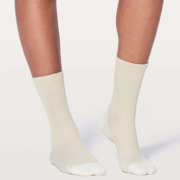 LULULEMON Born to sparkle GOLD socks - NEW - SO FASHIONABLE - Different Sizes - Picture 2 of 7